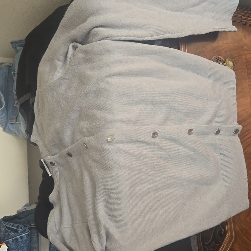 2 Sweaters - image 2